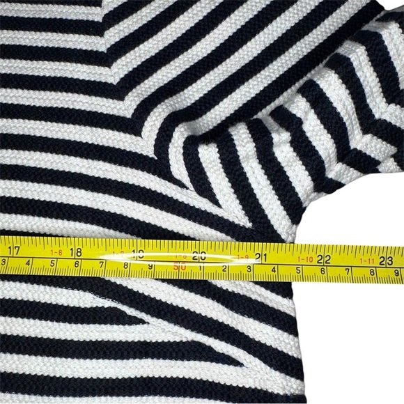 Vineyard Vines Women’s Black and White Striped Peplum Top Size Large - Picture 6 of 9